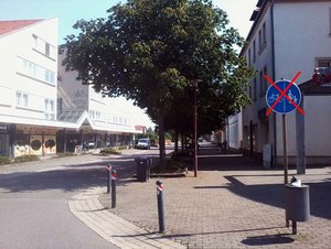 Puschkinstraße, Verkehrszeichen wird entfernt